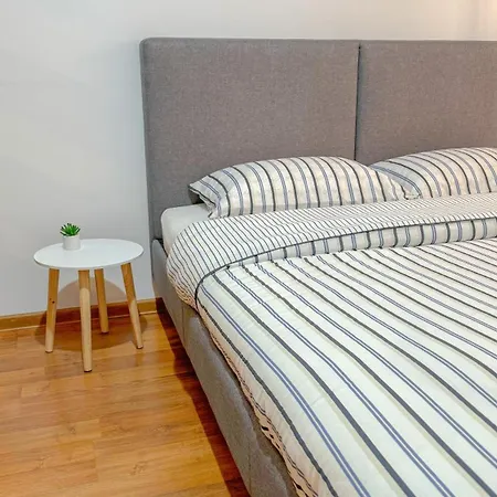 Apartment G B Center