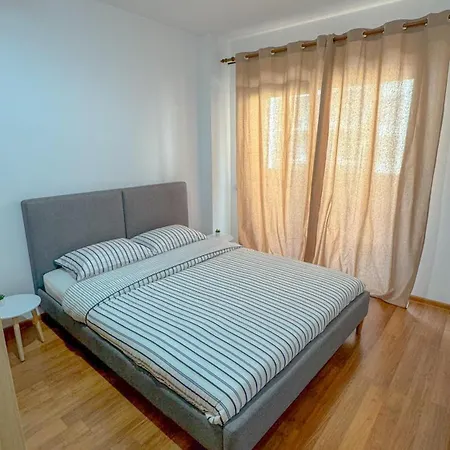 Apartment G B Center *